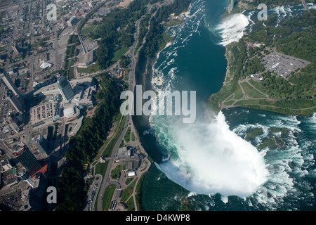 AERIAL HORSESHOE FALLS NIAGARA WASSERFÄLLE GRENZE ZU ONTARIO KANADA NEW YORK STATE USA Stockfoto