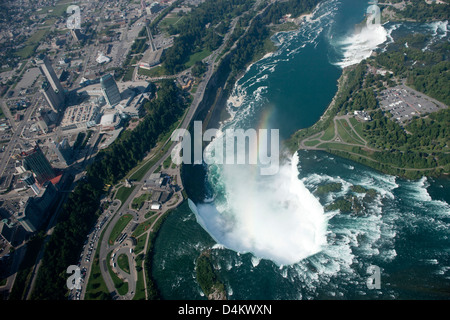 AERIAL HORSESHOE FALLS NIAGARA WASSERFÄLLE GRENZE ZU ONTARIO KANADA NEW YORK STATE USA Stockfoto