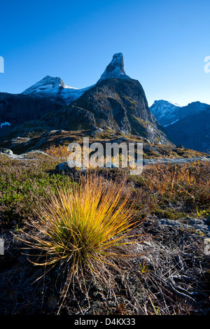 Blick vom Litlefjellet in Richtung Romsdalshorn in Rauma Kommune, Møre Og Romsdal, Norwegen. Stockfoto