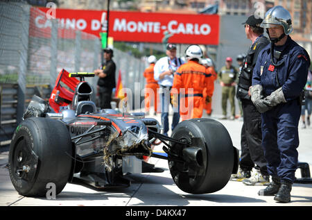 Das beschädigte Auto der Formel1-Fahrer Heikki Kovalainen McLaren Mercedes nach dem Formel 1 Grand Prix in Monte Carlo, Monaco, 24. Mai 2009. Kovalainen stürzte während des Rennens. Foto: FRANK Mai Stockfoto