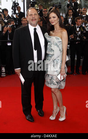 Produzent Harvey Weinstein und seine Frau, britische Modedesignerin und Schauspielerin Georgina Chapman, kommen für die Premiere des Films? Coco Chanel & Igor Strawinsky? während der Closing Night des 2009 Cannes Film Festival in Cannes, Frankreich Mai 24. 2009. Foto: Hubert Boesl Stockfoto