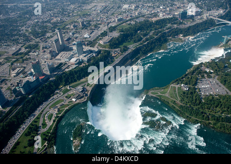 AERIAL HORSESHOE FALLS NIAGARA WASSERFÄLLE GRENZE ZU ONTARIO KANADA NEW YORK STATE USA Stockfoto