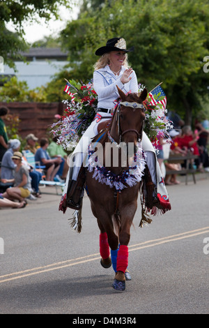 Bild der Parade Königin. Kleine Stadt Americana. Juli, Sommer in Morris Frolic & Rodeo, Oregon, USA Stockfoto