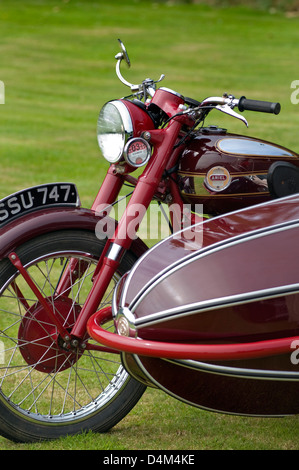 Ein Oldtimer Motorrad mit Beiwagen Stockfoto
