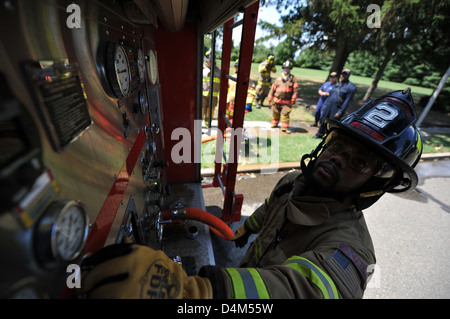 Küstenwache führt Brandschutzübung Stockfoto