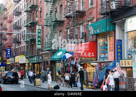 Shopping Straßenszene in Chinatown, New York Stockfoto