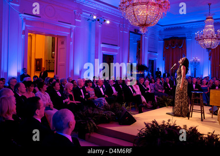 US-Audra McDonald im East Room des weißen Hauses während der National Governors Association Dinner veranstaltet von Präsident Barack Obama und First Lady Michelle Obama 24. Februar 2013 in Washington, DC führt. Stockfoto