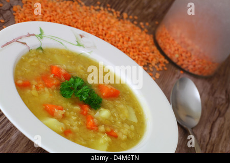 hausgemachte rote Linsensuppe Stockfoto