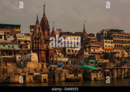 Varanasi Stadtbild im Morgengrauen, Uttar Pradesh, Indien Stockfoto