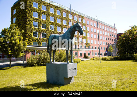 Kiel, Deutschland, Denkmal für das Pferd vor der Meteor des Landwirtschaftsministeriums Kiel Stockfoto