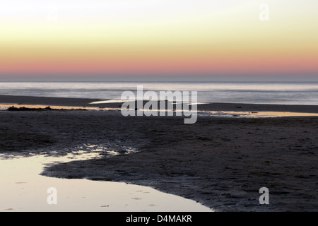 Rewahl, Polen, Sonnenuntergang am Himmel über der Ostsee Stockfoto