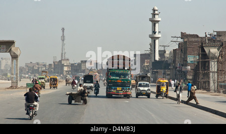 Lahore, Pakistan, Ausfallstraße in Richtung Zentrum von Lahore Stockfoto