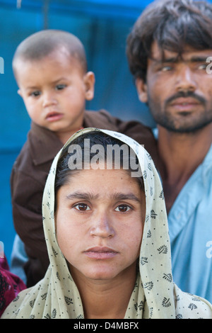 Jaffaraba, Pakistan, Parveen Bebe mit ihrer Familie Stockfoto