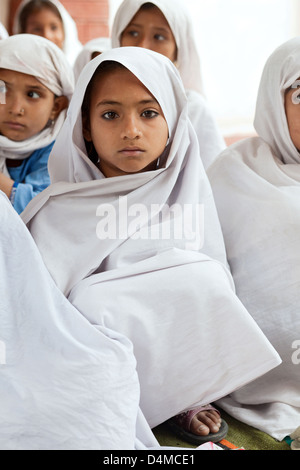 Chabakpur, Pakistan, Porträt eines Schulmaedchens Stockfoto