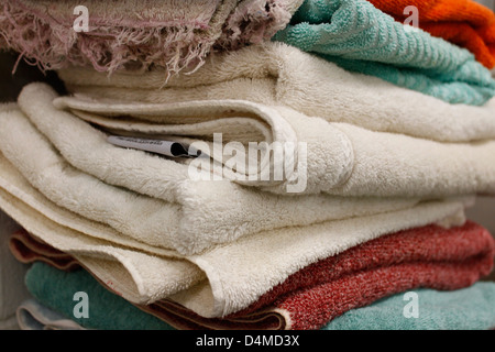 Handtücher, weiß, off White, grün, rot, Nahaufnahme Stockfoto