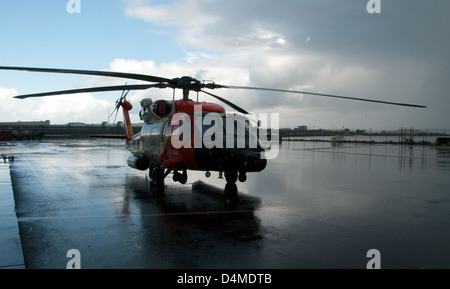 MH-60 Jayhawk besucht Air Station San Franciso Stockfoto