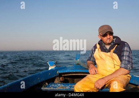 Feld, Polen, kaschubische küssen in seinem Boot Angeln Stockfoto