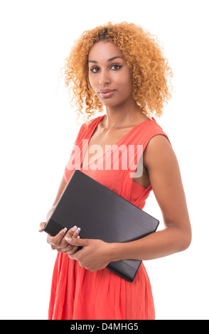 junge Frau in einem roten Kleid mit einem laptop Stockfoto