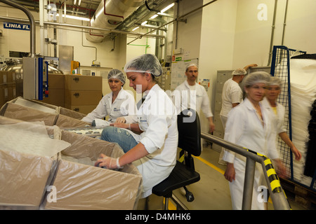 Posen, Polen, Mitarbeiter bei Beiersdorf Manufacturing Poznan Sp Stockfoto