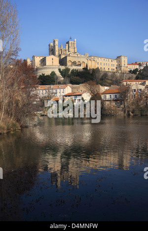 Frankreich, Languedoc-Roussillon, Hérault, Beziers, Fluss Orb und Saint-Nazaire Dom Stockfoto