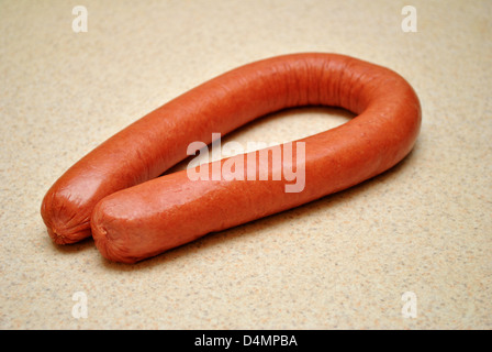 Ganze rohe Kielbasa Stockfoto