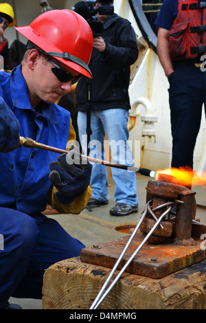 Heat and Beat BTR 2012 war eine Veranstaltung, bei der die Ausdauer und Belastbarkeit der Teilnehmer in einer anspruchsvollen Umgebung getestet werden sollte. Die Veranstaltung konzentrierte sich auf die physische Leistung unter Hitzestress. Stockfoto