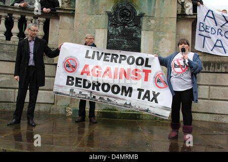 Liverpool, Vereinigtes Königreich. Samstag, 16. März 2013. Hunderte von Menschen nahmen an einer Kundgebung in Liverpool gegen die geplante Einführung der Schlafzimmer Steuer am 1. April. Diese Rallye wurde im Rahmen eines Tages der Aktion organisiert. Es wird erwartet, dass mehr als 50 weitere Proteste gegen das gleiche Problem gerichtet sind, stattfinden. Bildnachweis: Christopher Middleton / Alamy Live News Stockfoto