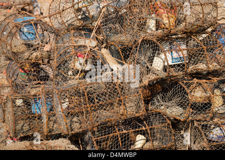 Hummer oder Krabben Töpfe gestapelt auf einem Port-Kai Stockfoto