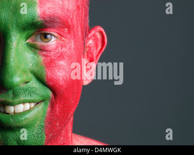 Lächeln, Mann Flagge Portugal Stockfoto