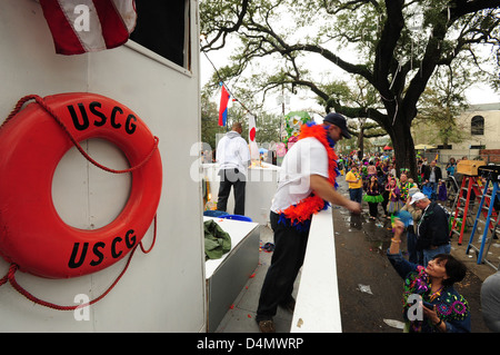 Coast Guard Schwimmer beteiligt sich an König Rex parade Stockfoto