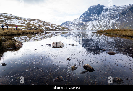 Tarn, Harrison scheut scheut und Pavey Arche, Great Langdale im Lake District. Stockfoto