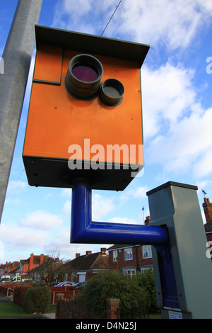 Blitzerwarnung, Warnschild, Aktion, Gatso, Bus Lane Kameras, Rotlichtkameras, Gelbe Anschlussdose, Durchschnittsgeschwindigkeit, Truvelo, Gatso, Intelligente Autobahnen. Stockfoto