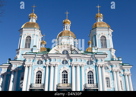 Die Fassade der St. Nikolaus-Marine-Kathedrale in St. Petersburg, Russland Stockfoto