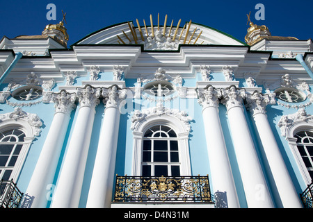 Die Fassade der St. Nikolaus-Marine-Kathedrale in St. Petersburg, Russland Stockfoto