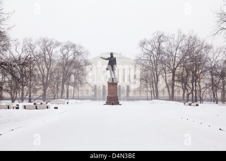 Kunst-Platz während des Schneefalls in St. Petersburg, Russland Stockfoto