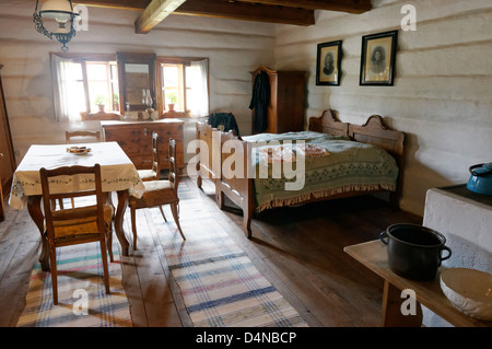 Innenausbau von Bauernhaus, Liptauer Dorfmuseum, Pribylina, Zilinsky Kraj, Slowakei. Stockfoto