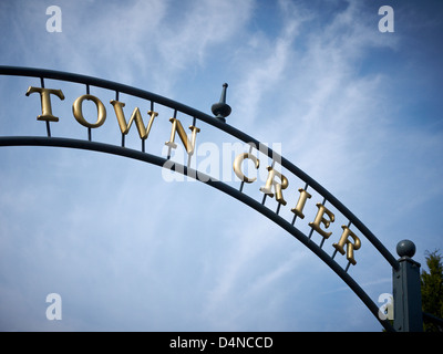 Gasthaus Stadtausrufer Pub Schild in Chester UK Stockfoto