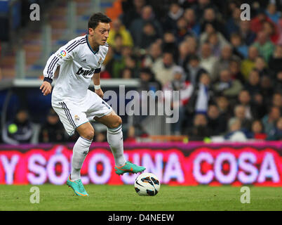 Real Madrids Mesut Özil wird während des spanischen Primera Division-Fußball-Spiels zwischen Real Madrid und RCD Mallorca im Santiago Bernabeu Stadion in Madrid, Spanien, 16. März 2013 gesehen. Madrid gewann 5:2. Foto: Fabian Stratenschulte/Dpa +++(c) Dpa - Bildfunk ++ + / Alamy Live News Stockfoto