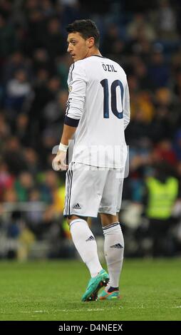 Real Madrids Mesut Özil wird während des spanischen Primera Division-Fußball-Spiels zwischen Real Madrid und RCD Mallorca im Santiago Bernabeu Stadion in Madrid, Spanien, 16. März 2013 gesehen. Madrid gewann 5:2. Foto: Fabian Stratenschulte/Dpa/Alamy Live News Stockfoto