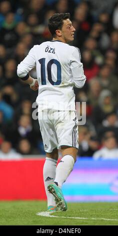 Real Madrids Mesut Özil wird während des spanischen Primera Division-Fußball-Spiels zwischen Real Madrid und RCD Mallorca im Santiago Bernabeu Stadion in Madrid, Spanien, 16. März 2013 gesehen. Madrid gewann 5:2. Foto: Fabian Stratenschulte/Dpa/Alamy Live News Stockfoto