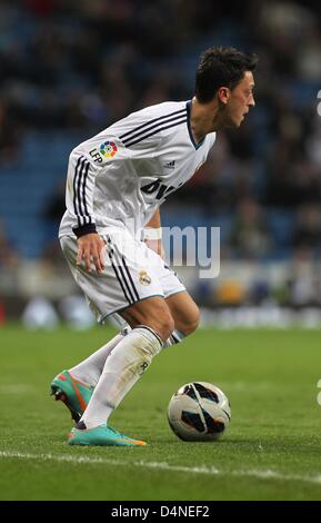 Real Madrids Mesut Özil wird während des spanischen Primera Division-Fußball-Spiels zwischen Real Madrid und RCD Mallorca im Santiago Bernabeu Stadion in Madrid, Spanien, 16. März 2013 gesehen. Madrid gewann 5:2. Foto: Fabian Stratenschulte/Dpa/Alamy Live News Stockfoto