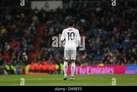 Real Madrids Mesut Özil wird während des spanischen Primera Division-Fußball-Spiels zwischen Real Madrid und RCD Mallorca im Santiago Bernabeu Stadion in Madrid, Spanien, 16. März 2013 gesehen. Madrid gewann 5:2. Foto: Fabian Stratenschulte/Dpa/Alamy Live News Stockfoto