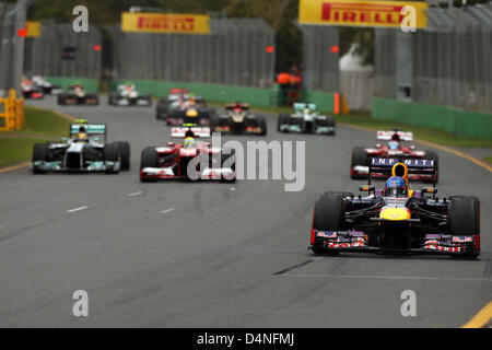 Start des Rennens - Sebastian VETTEL (DEU), Infiniti Red Bull Racing an die Spitze - Formel 1 World Championship 2013 - Runde 01 im Melbourne Albert Park, Melbourne, Australien, Sonntag, 17. März 2013 Stockfoto