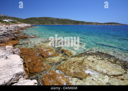 Kroatien - schönen mediterranen Küstenlandschaft in Dalmatien. Murter Insel Strand - Adria. Stockfoto