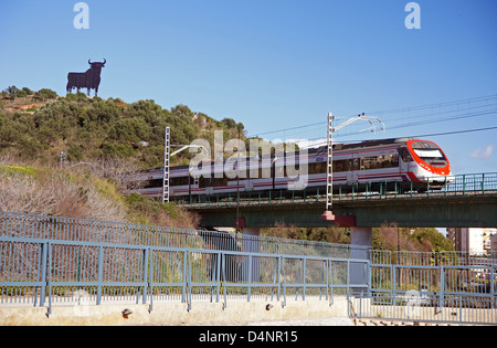Ein spanischer Zug und der Osborne-Stier Stockfoto