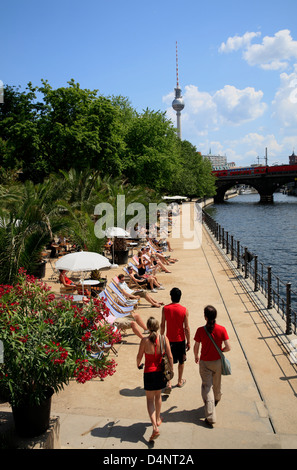 Deutschland, Berlin, Strandbar Mitte an der Spree Stockfoto