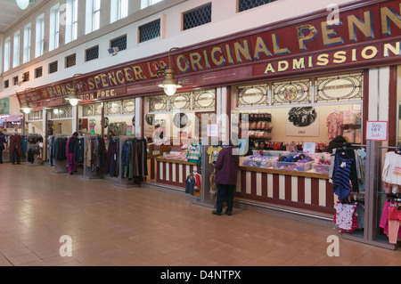 Marks und Spencer Original Penny Basar Grainger Markt, Newcastle upon Tyne, North East England Großbritannien Stockfoto