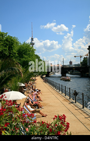 Deutschland, Berlin, STRANDBAR MITTE an der Spree Stockfoto