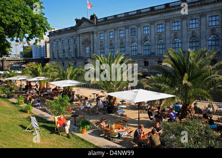 Deutschland, Berlin, Strandbar Mitte an der Spree Stockfoto