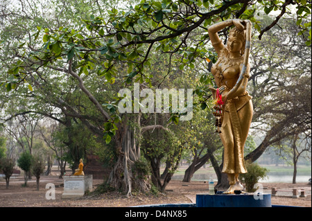 Ayutthaya, Thailand, Phra Mae Thorani Figur in Ayutthaya Historical Park Stockfoto